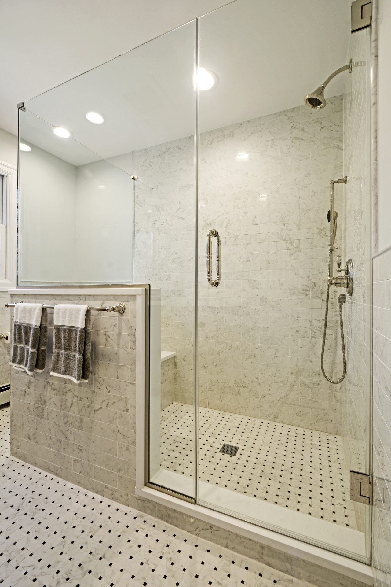 Roslyn Heights Residence - Photo 4