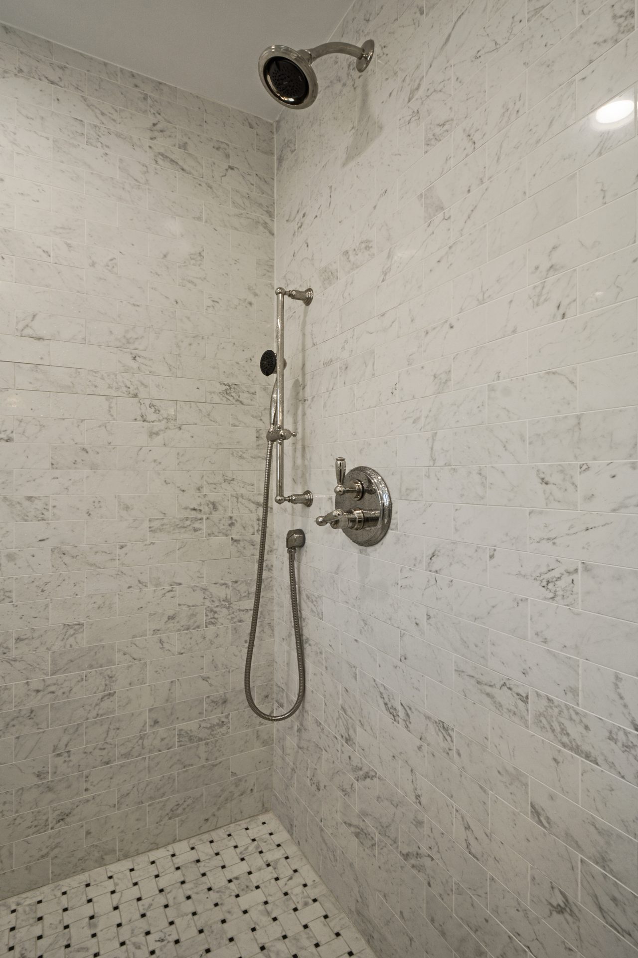 Roslyn Heights Residence - Photo 5