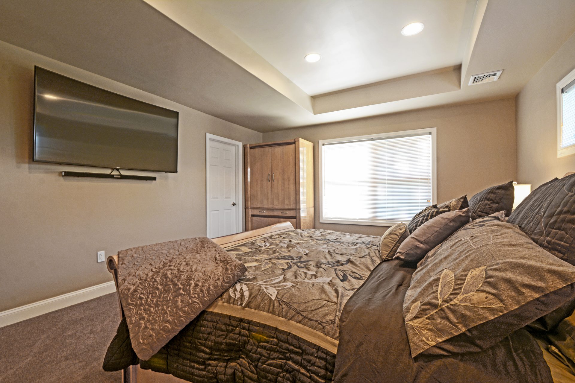 Smithtown Residence - Photo 10