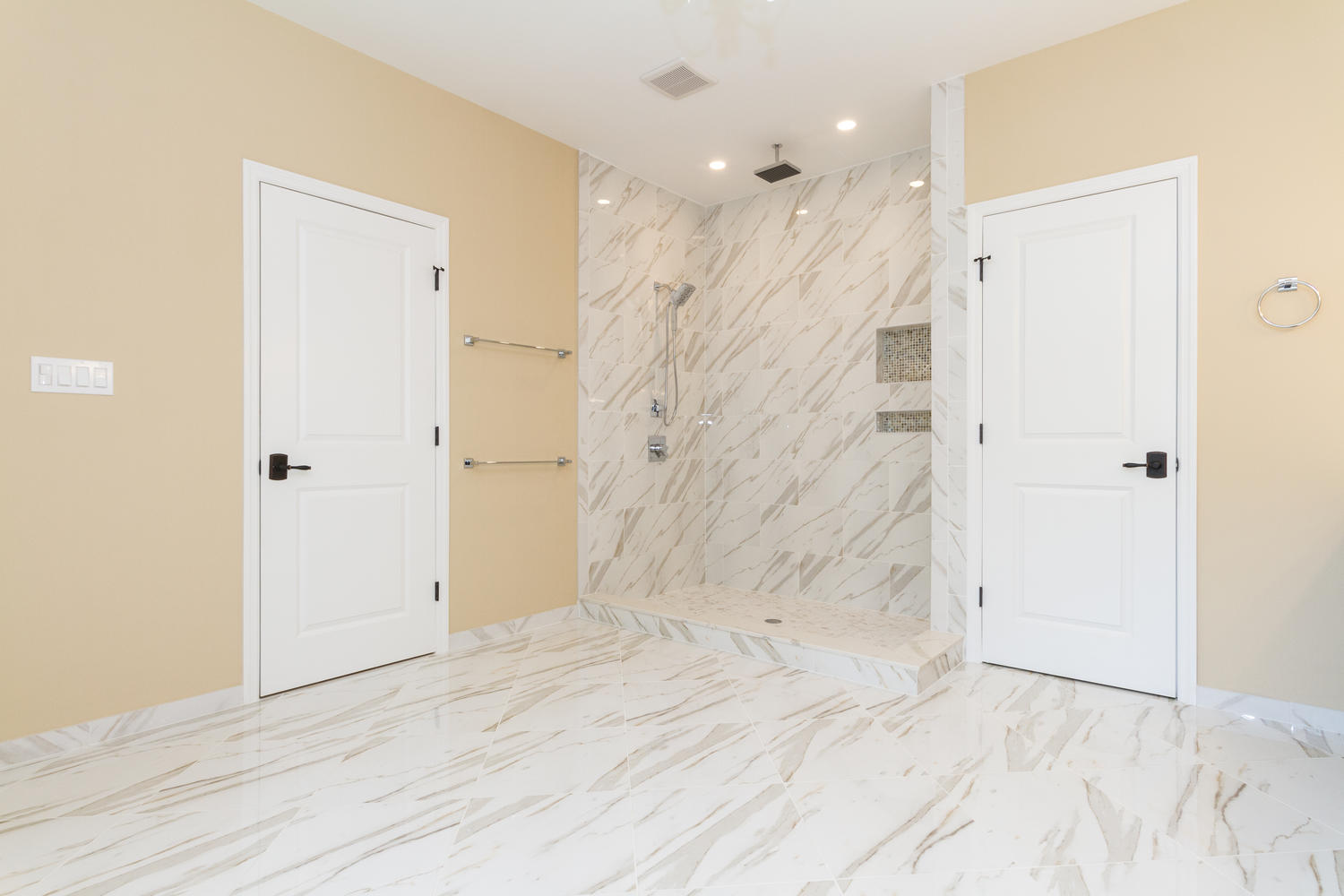 Shoram Residence - Photo 4