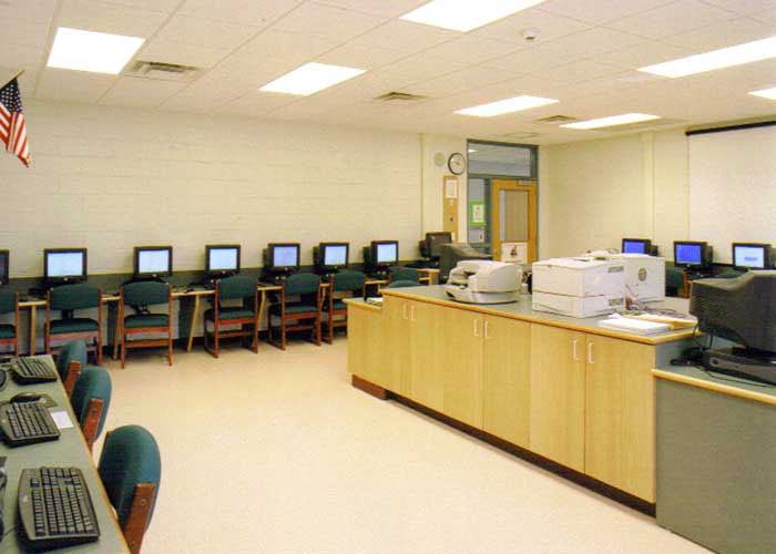 Lloyd Harbor Elementary School - Photo 4