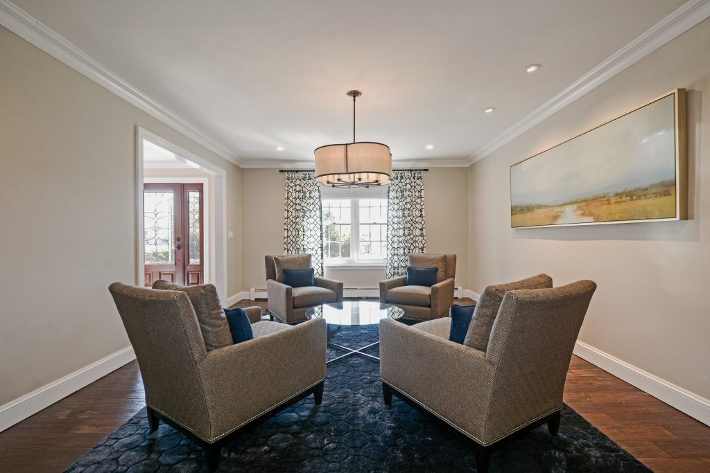 Smithtown Residence - Photo 3