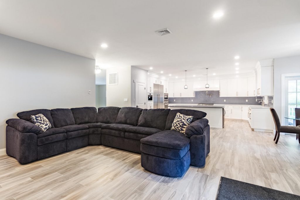 Smithtown Residence - Photo 11